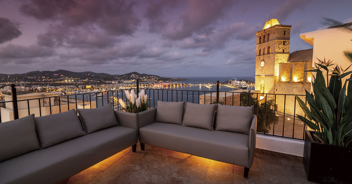 1742 terraza con vistas a dalt vila