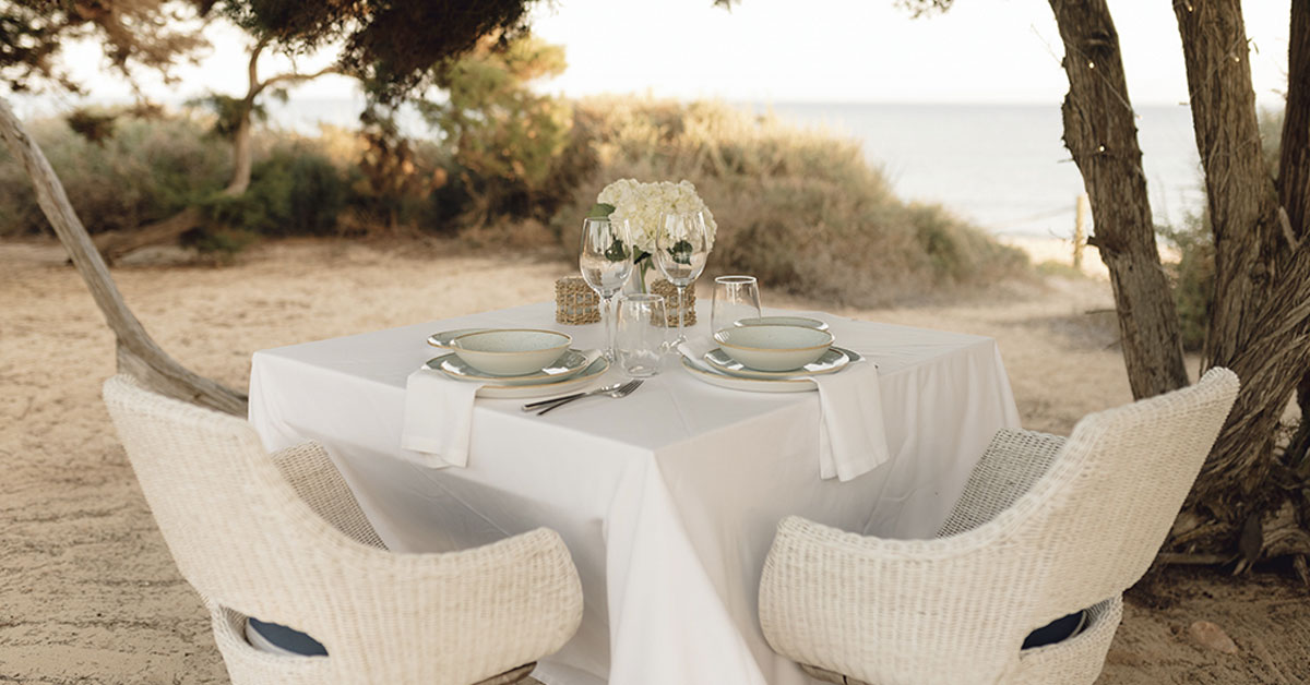 mesa en restaurante de playa gecko